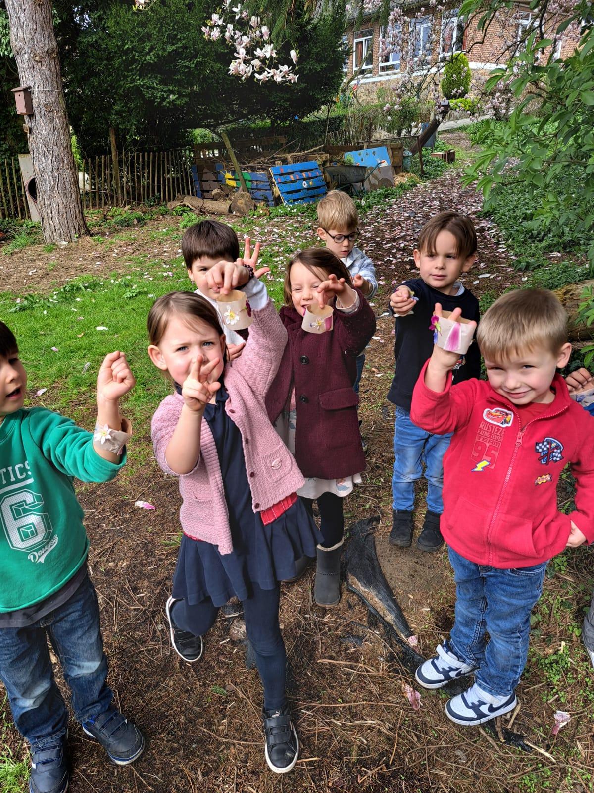 College Saint Pierre Uccle - Servites de Maries - Groupe enfant en activité dans notre parc